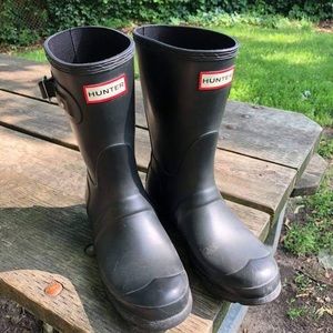 Black hunter boots
